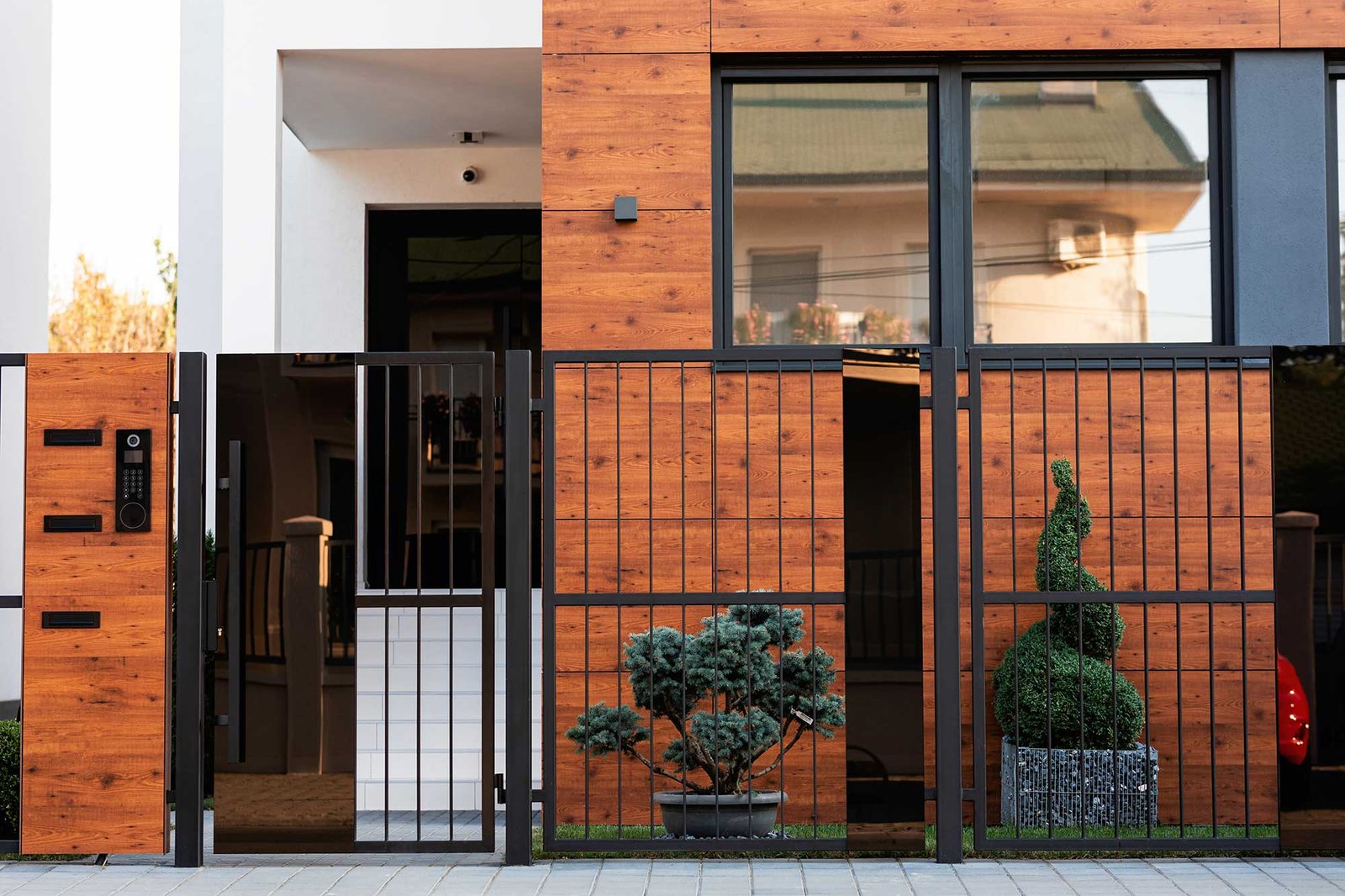 safety-gate-and-exterior-on-a-modern-house-2023-03-31-01-06-20-utc-1.jpg